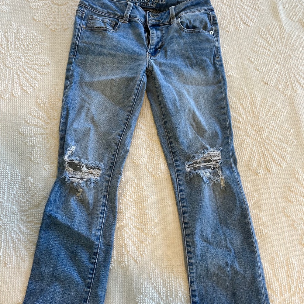 American Eagle Distressed Artist Crop Denim / Jean Capri Pants Size 4 short